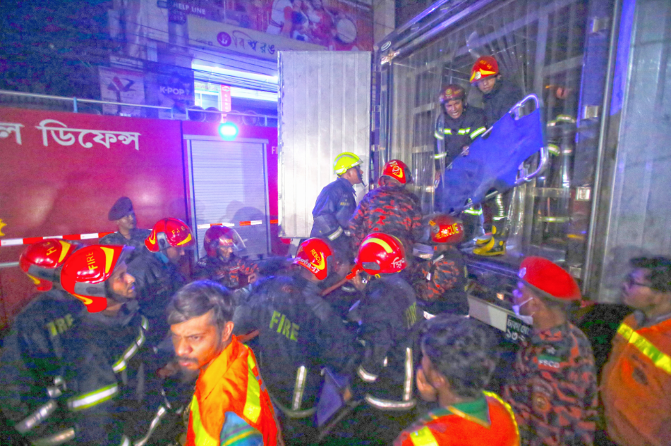 孟加拉国首都一购物中心发生火灾，至少44人遇难